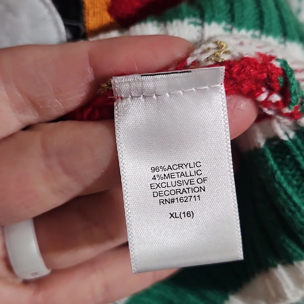 33 DEGREES PENGUIN RED/GREEN/WHITE CHRISTMAS SWEATER: New With Tags: SIZE XL(16)